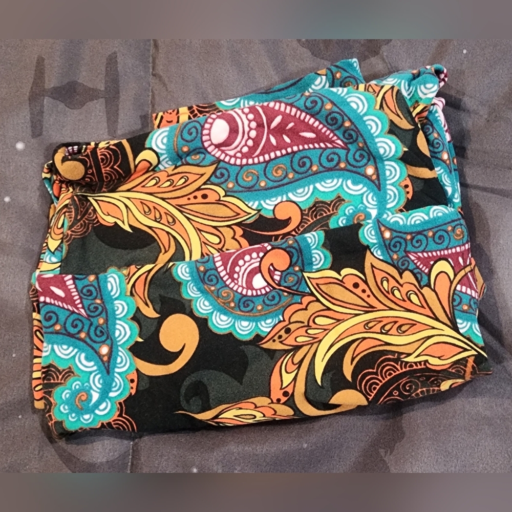 LULAROE - Womens Colorful Paisley Leggings